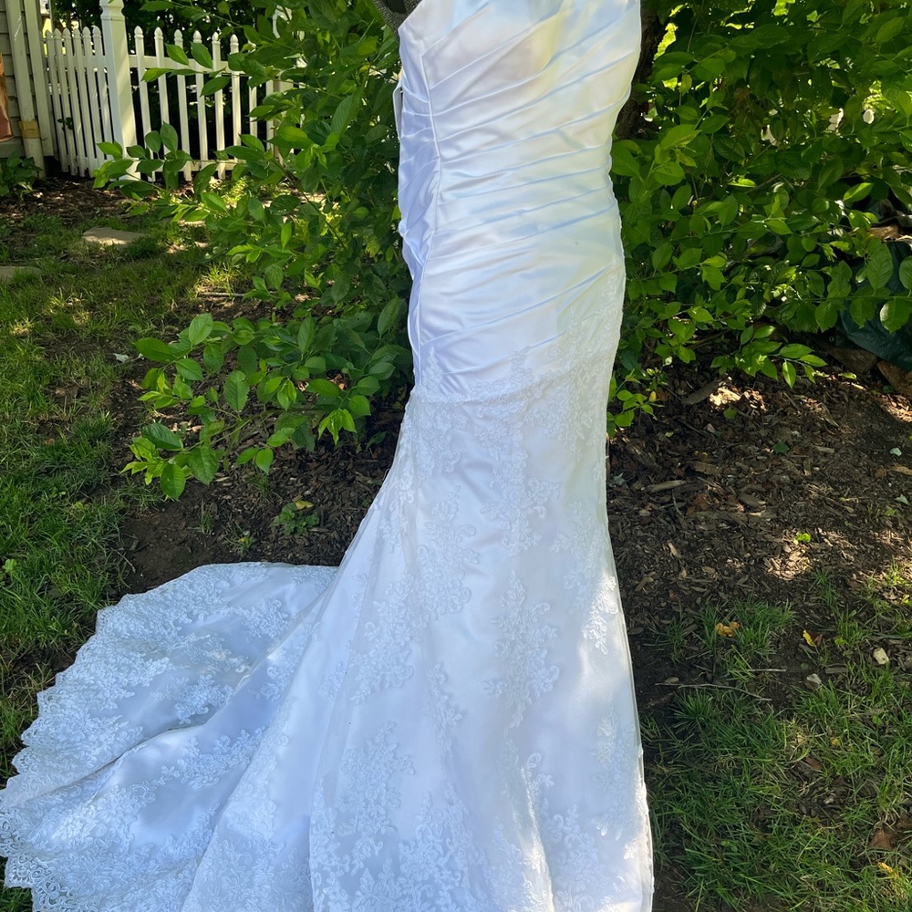 White Strapless Wedding Gown size 8 New